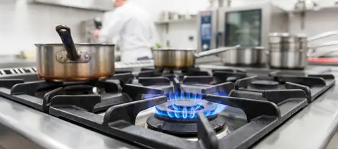Instalación de gas en cocina comercial